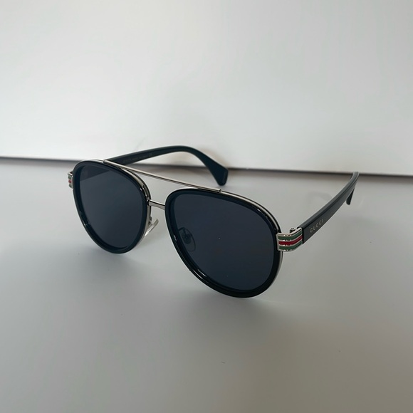 Gucci Aviator Polarized Sunglasses - Picture 1 of 5